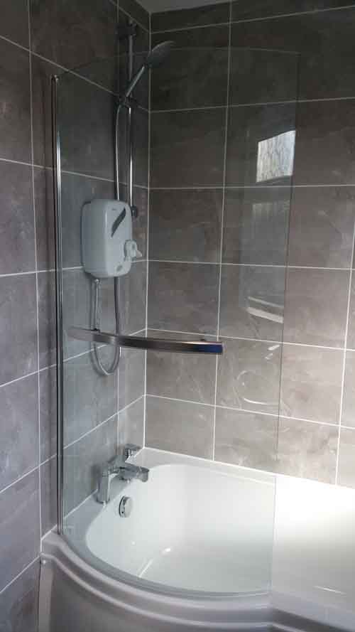 P-Shaped bath fitted Lutterworth P-Shaped bath fitted Lutterworth